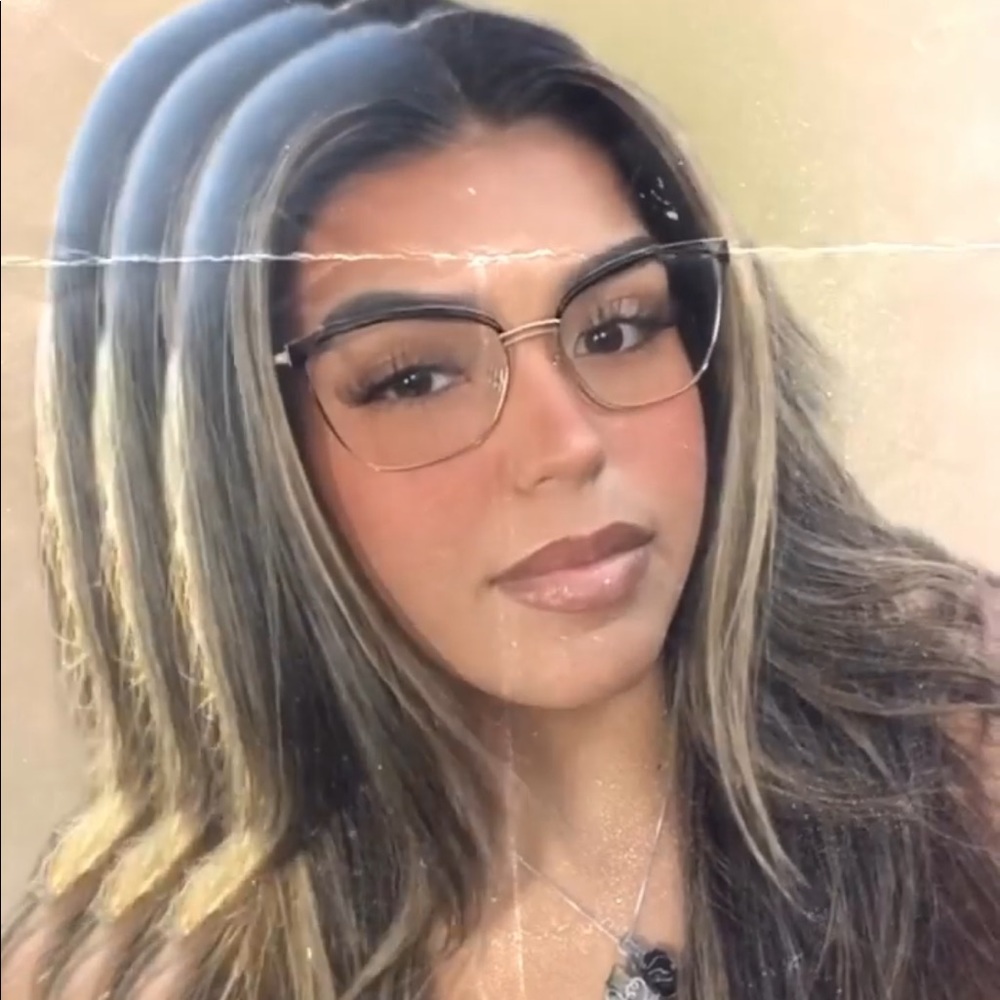 Meet your Posher, Ebony